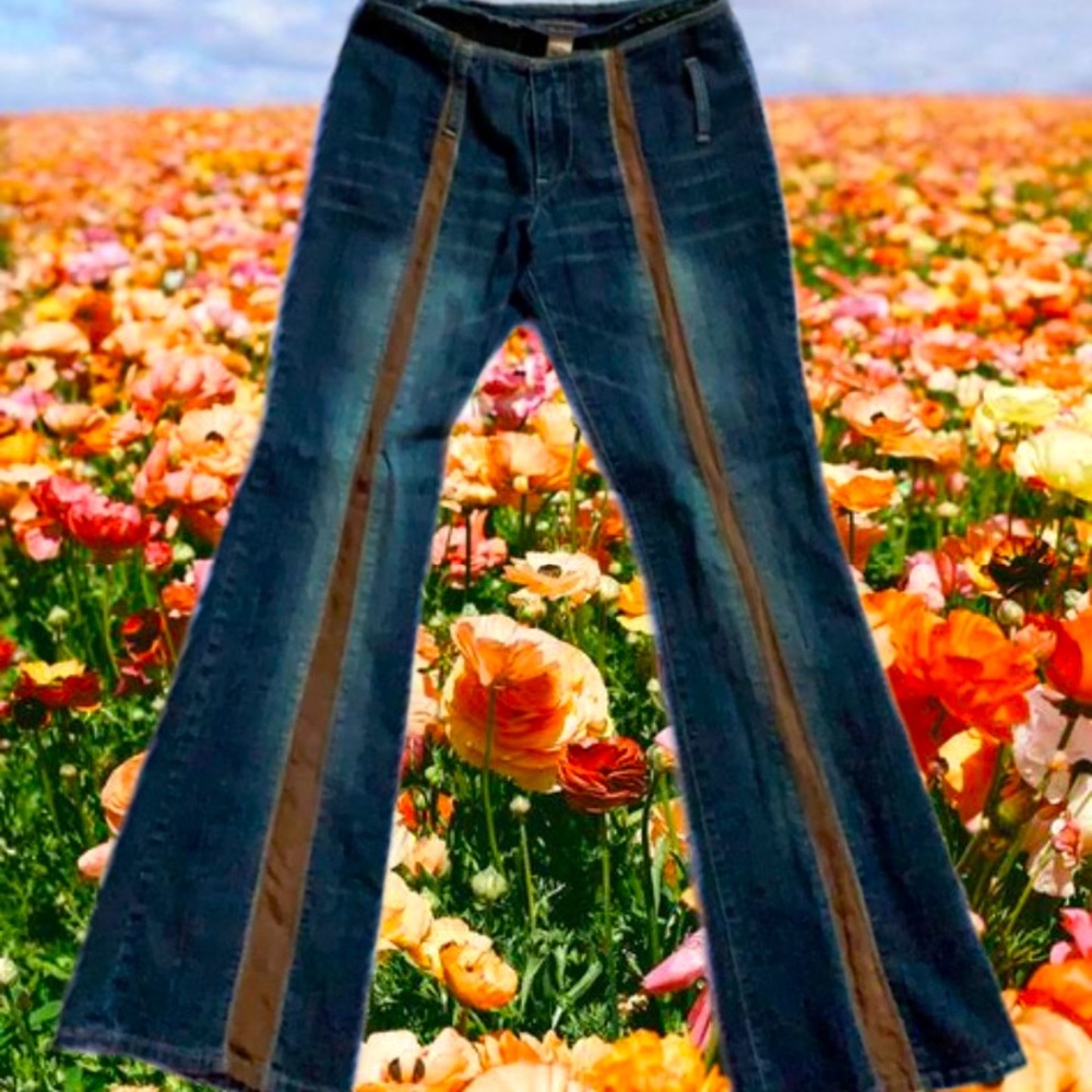Low Rise/Waisted Bell-Bottom Jeans♥︎ SIZE:7/8